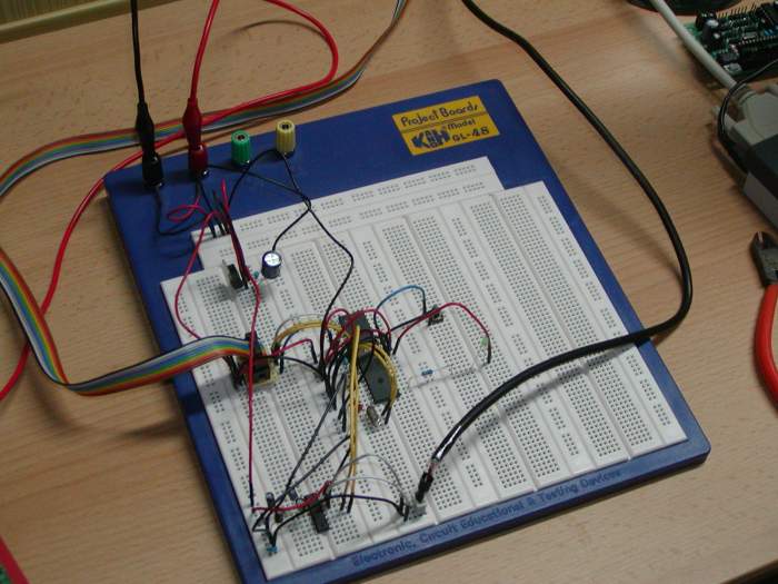 Datei:Avrtutorial steckbrett max232.jpg
