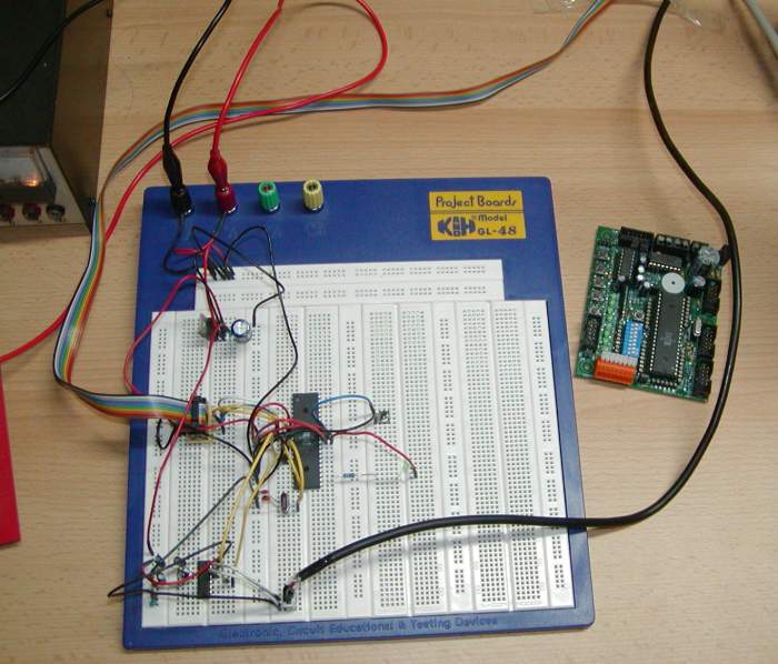 Datei:Avrtutorial steckbrett rncontrol.jpg