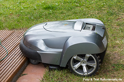 RasenmaehroboterRoyalGardineer1 400.jpg