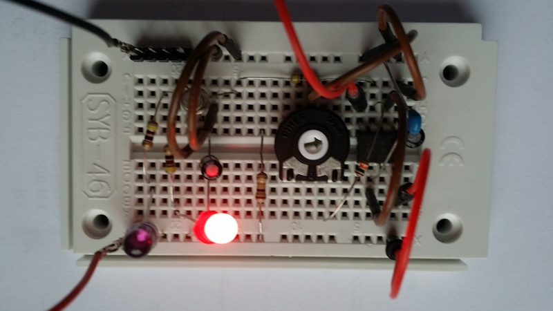 Datei:IR sender auf steckbrett.jpg