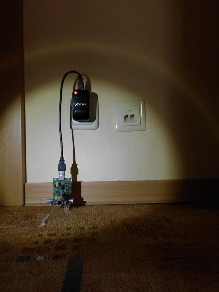 Datei:IR-bake mit netzteil kpl haengend.JPG